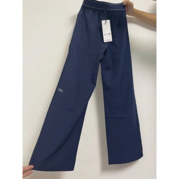 ALO Yoga Pants - NWT Alo Yoga Suit Up Trouser – Navy – Size M